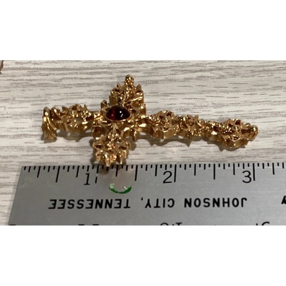 Goldtone Pendant w/ Red Stone Religious Cross Textured Vintage - Picture 4 of 4